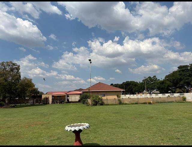 6 BEDROOM HOUSE FOR SALE IN RIVERSDALE